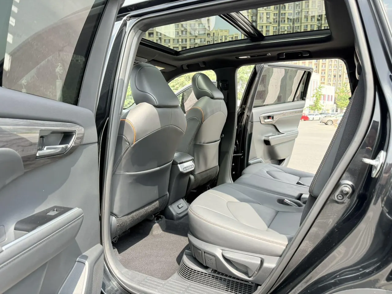 Toyota 2024 Crown Land Release HEV 2.5 Stepless Four-wheel Drive Premium Edition Automatic Gear 14