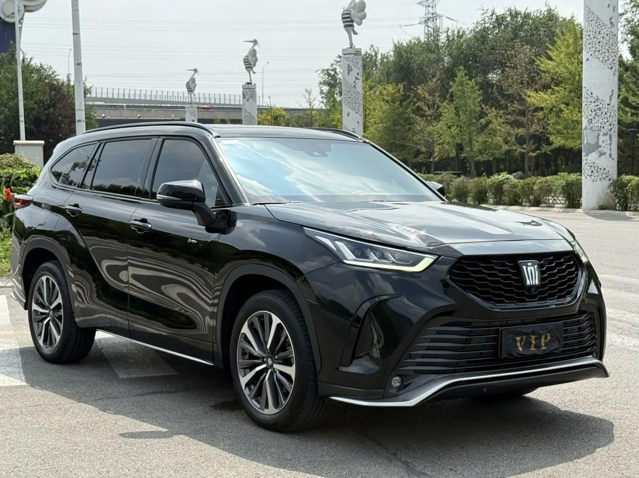 Toyota 2024 Crown Land Release HEV 2.5 Stepless Four-wheel Drive Premium Edition Automatic Gear 2