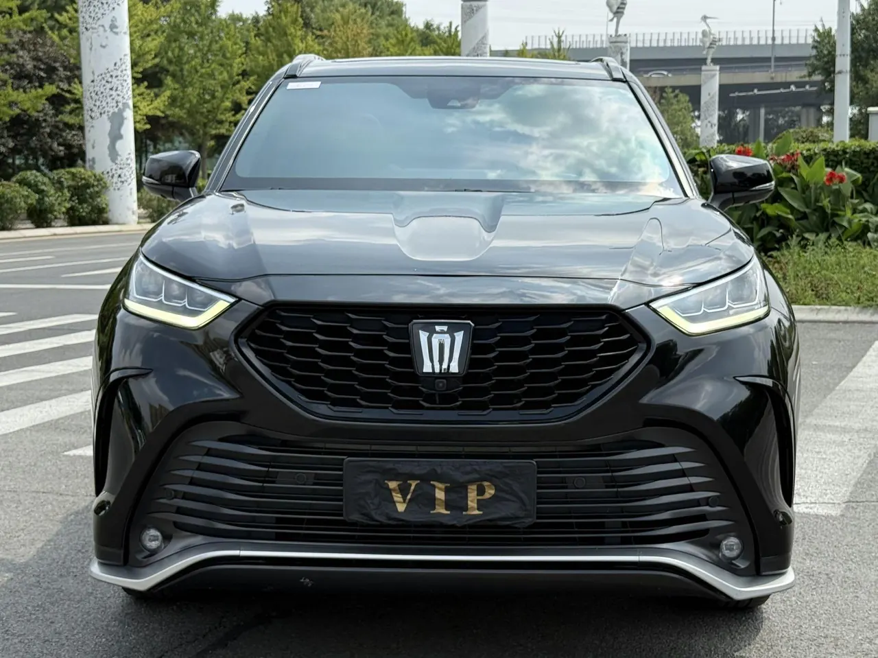 Toyota 2024 Crown Land Release HEV 2.5 Stepless Four-wheel Drive Premium Edition Automatic Gear 3