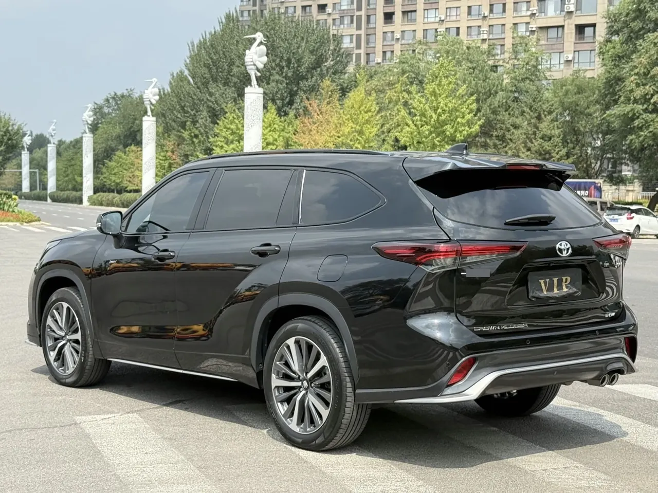 Toyota 2024 Crown Land Release HEV 2.5 Stepless Four-wheel Drive Premium Edition Automatic Gear 6