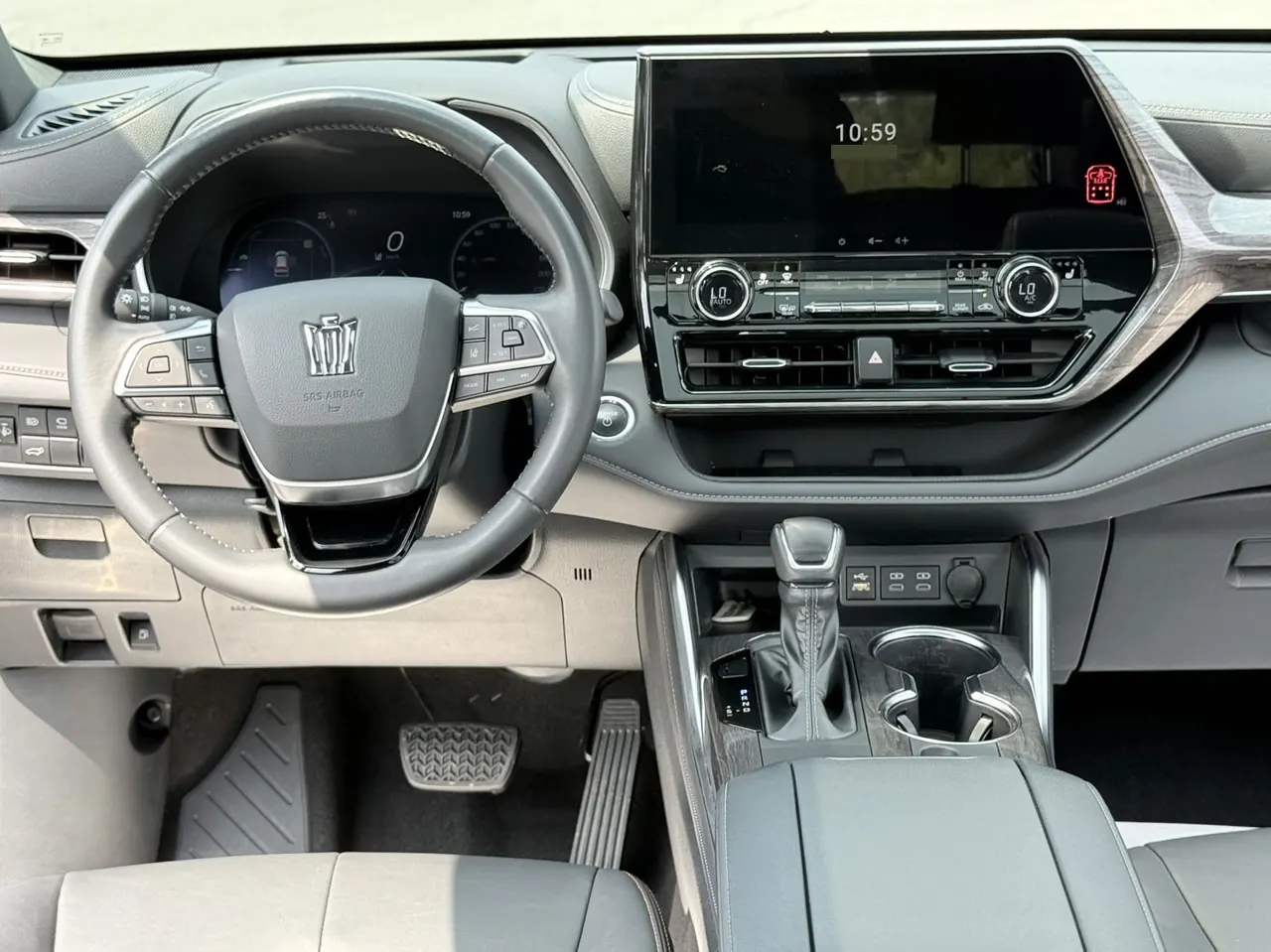 Toyota 2024 Crown Land Release HEV 2.5 Stepless Four-wheel Drive Premium Edition Automatic Gear 9