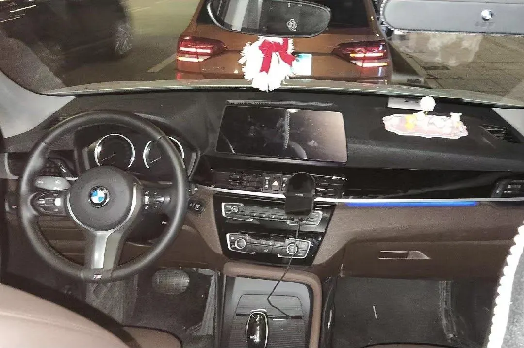 BMW 2021 X1 sDrive25Li 2.0T Leading Automatic Gear 5