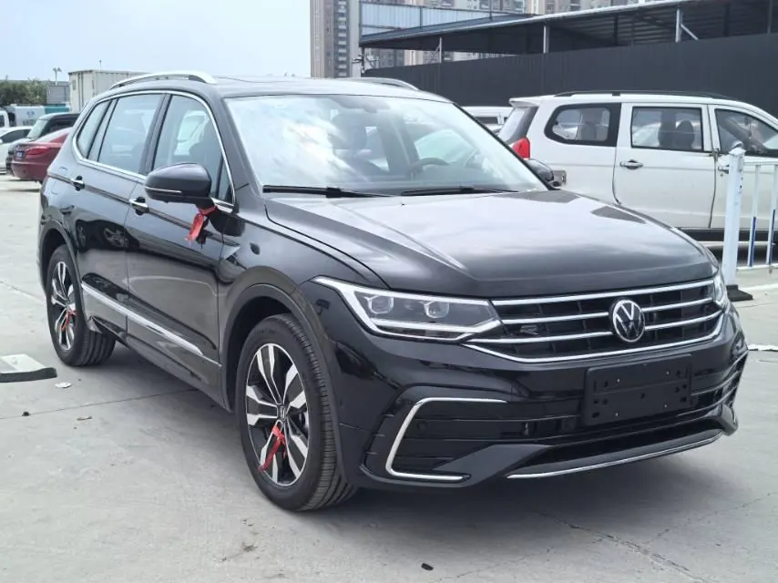 Volkswagen 2025 Tiguan L R-Line 2.0TSI 330TSI outstanding two-wheel drive R-Line Long Yao version automatic gear 3