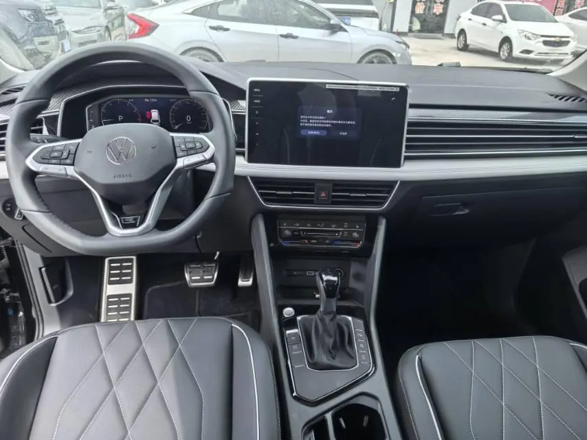 Volkswagen 2025 Tiguan L R-Line 2.0TSI 330TSI outstanding two-wheel drive R-Line Long Yao version automatic gear 9