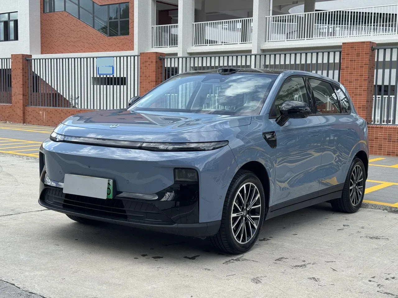 Open image lightbox: Leapmotor 2025 B 10 510 laser Radar smart driving version of automatic gear