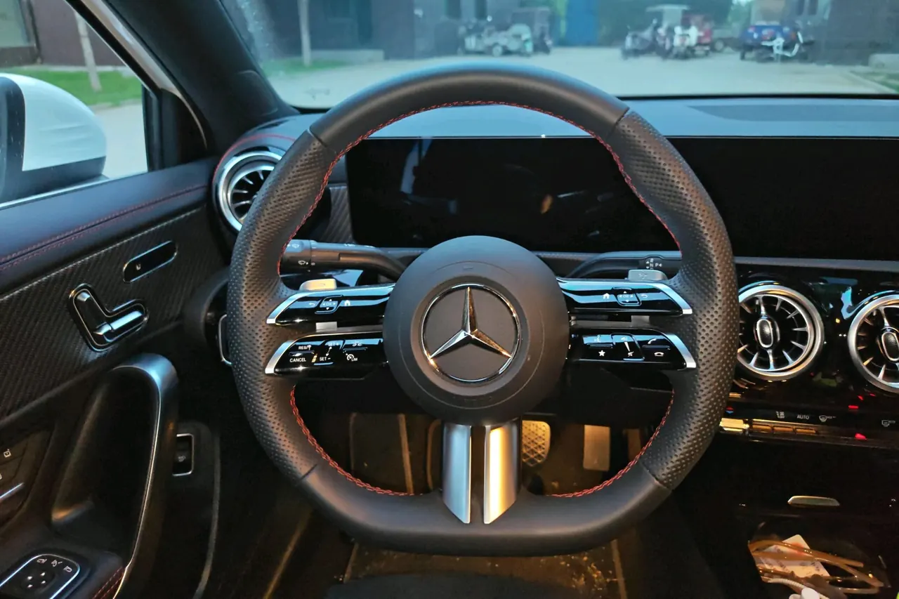 Mercedes Benz Class A 2025 A 200 L 1.3T Fashion Automatic Gear 7