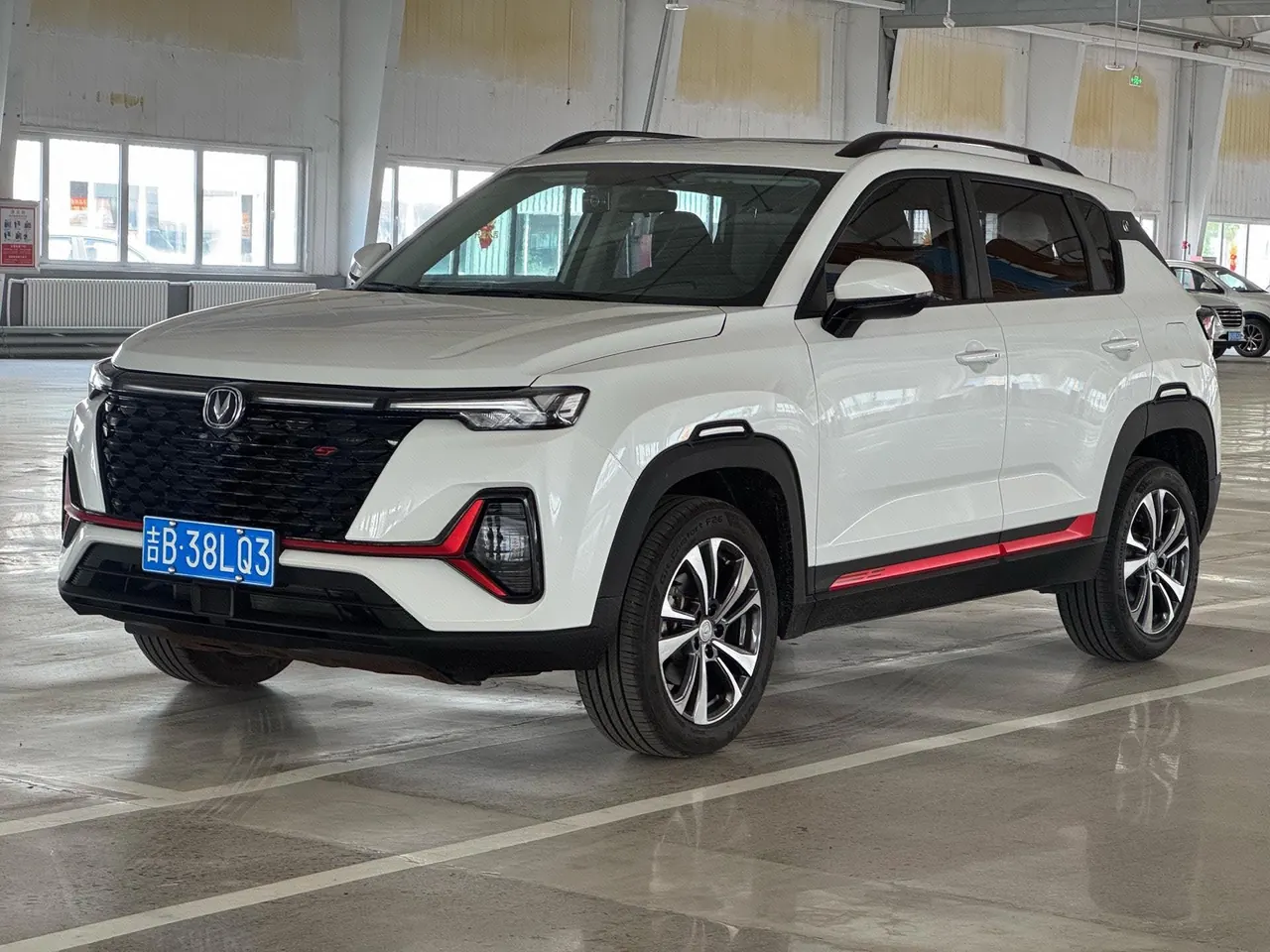 打开图片灯箱:ChangAn 2021 CS35 PLUS 1.4T Modified Blue Whale NE Luxury Automatic Gear