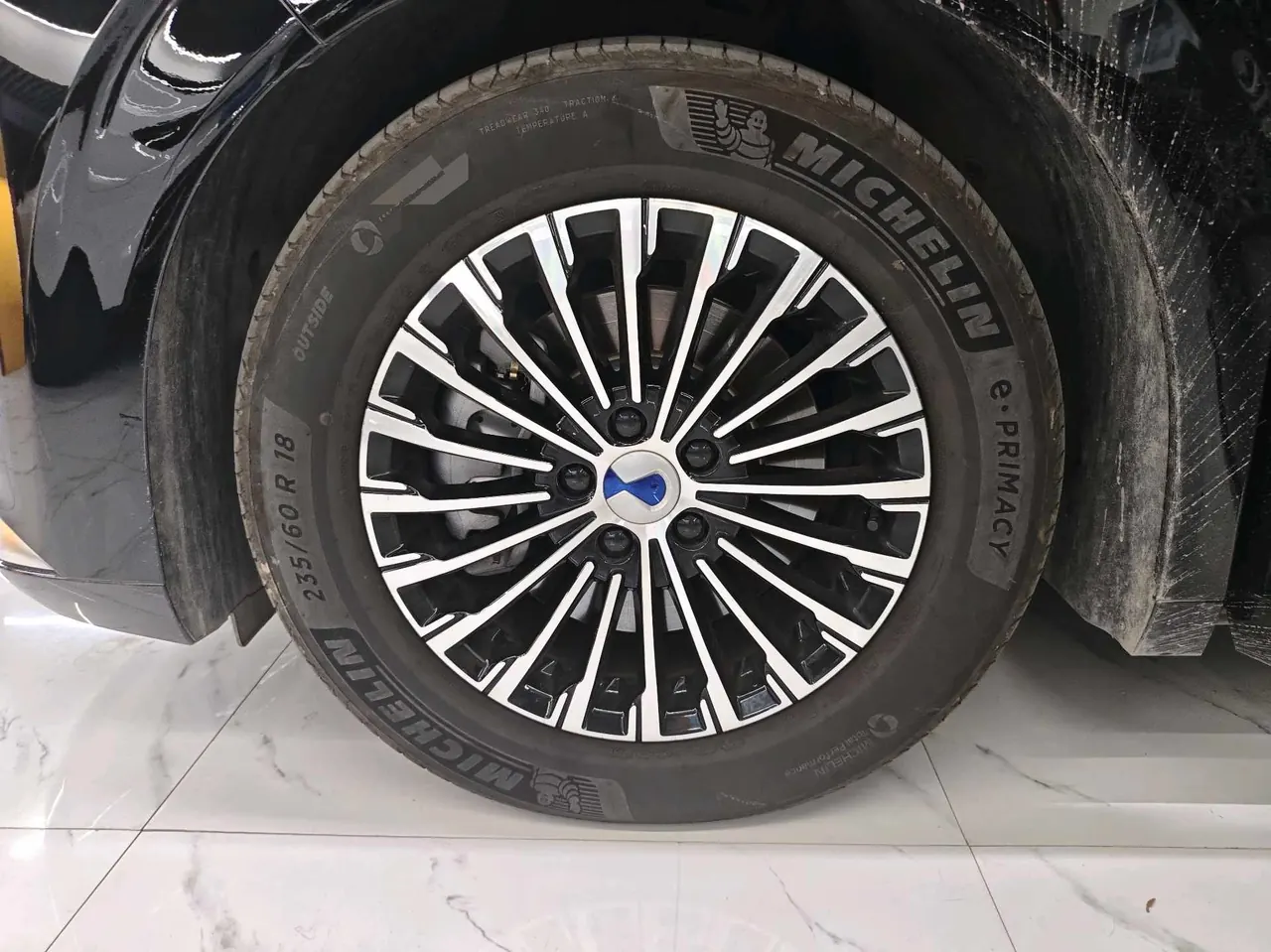 Denza 2024 Denza D9 DM-i 1.5T stepless 980 four-wheel drive distinguished automatic gear 12