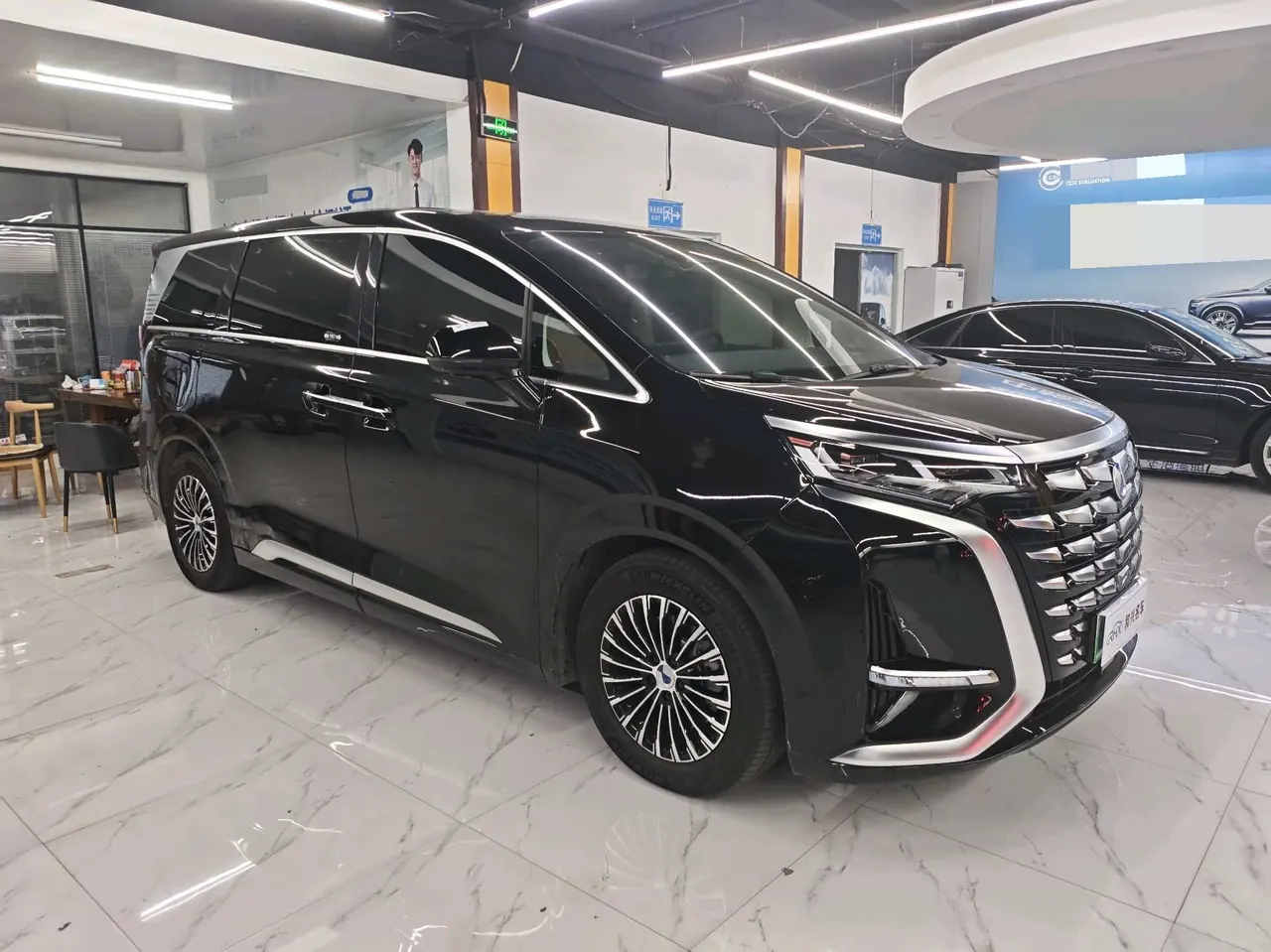 Denza 2024 Denza D9 DM-i 1.5T stepless 980 four-wheel drive distinguished automatic gear 4