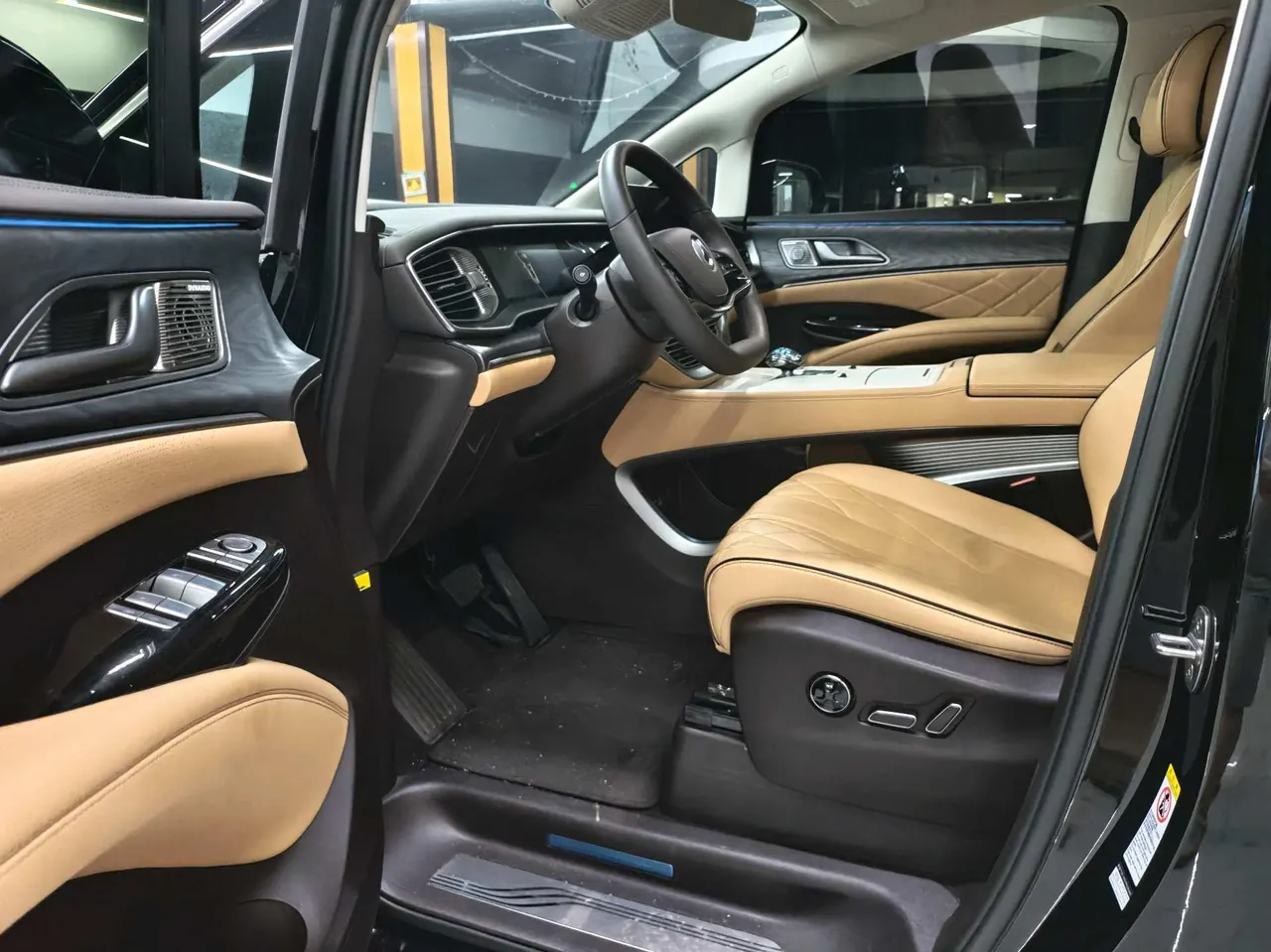 Denza 2024 Denza D9 DM-i 1.5T stepless 980 four-wheel drive distinguished automatic gear 7