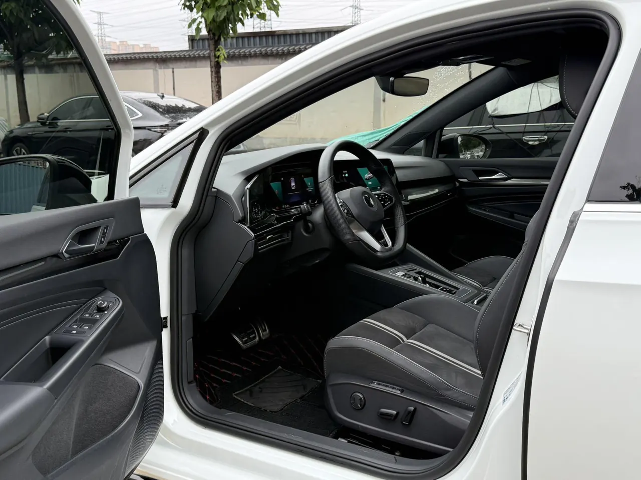 Volkswagen 2021 Golf 8 R-Line 1.4TSI 280TSI Automatic 3