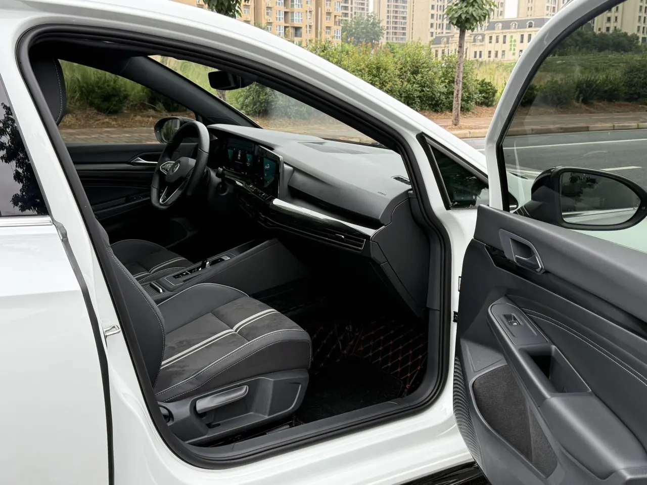 Volkswagen 2021 Golf 8 R-Line 1.4TSI 280TSI Automatic 8