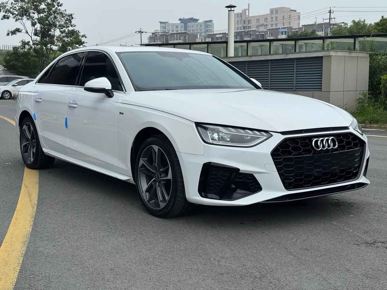 Audi 2022 A4L 2.0TFSI 40TFSI Fashion Dynamic Automatic 3