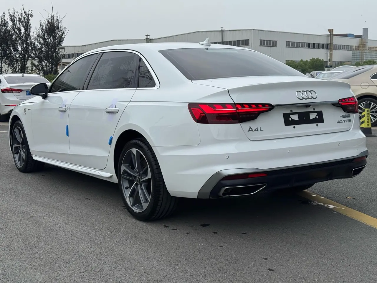 Audi 2022 A4L 2.0TFSI 40TFSI Fashion Dynamic Automatic 9