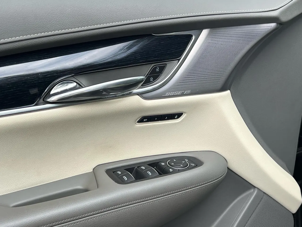 Cadillac 2022 XT6 48V 2.0T 6-seat four-wheel drive luxury automatic gear 6