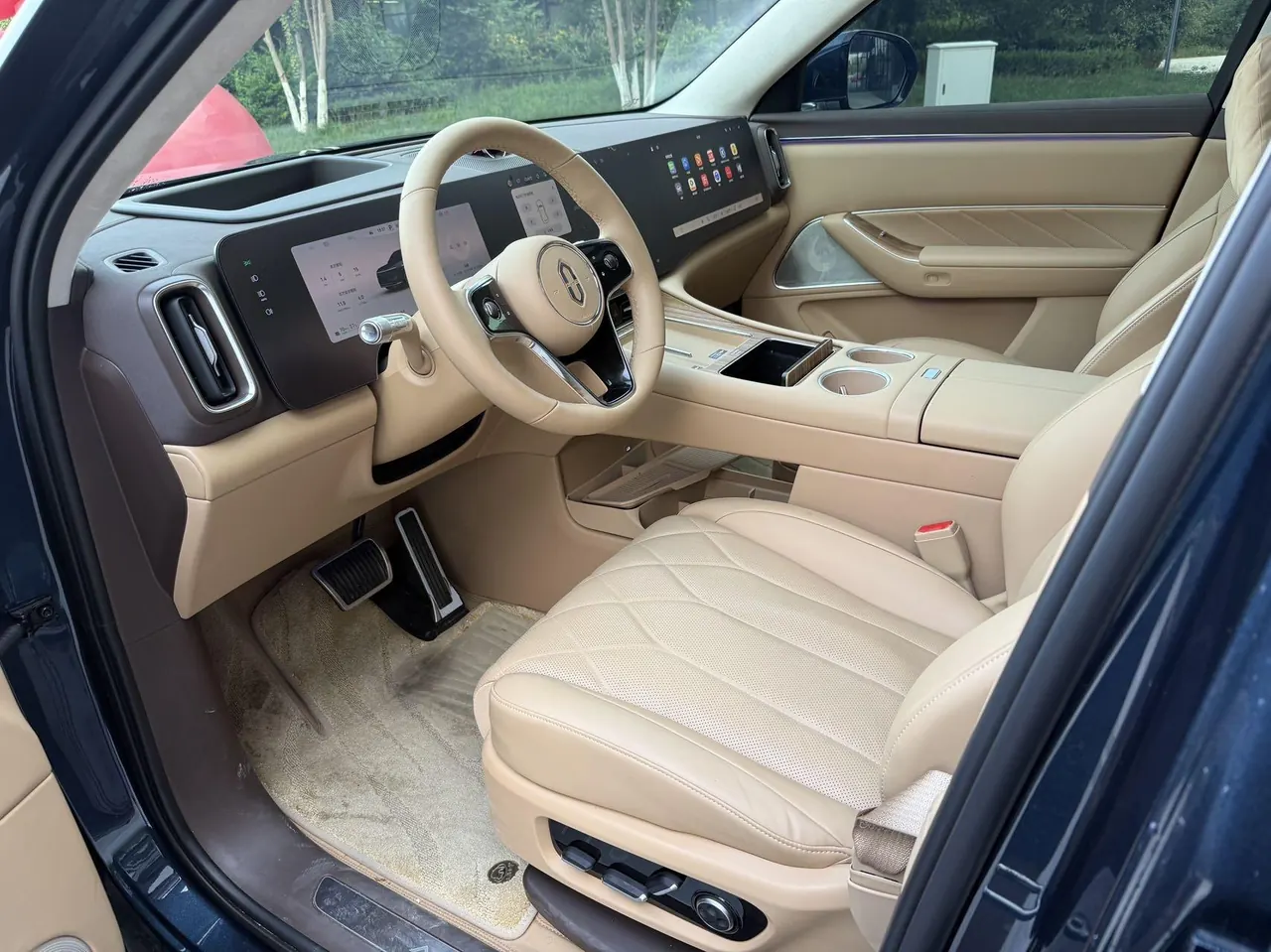 AITO 2025 AITO M8 Ultra 53.4kWh 6-seat automatic gear 5