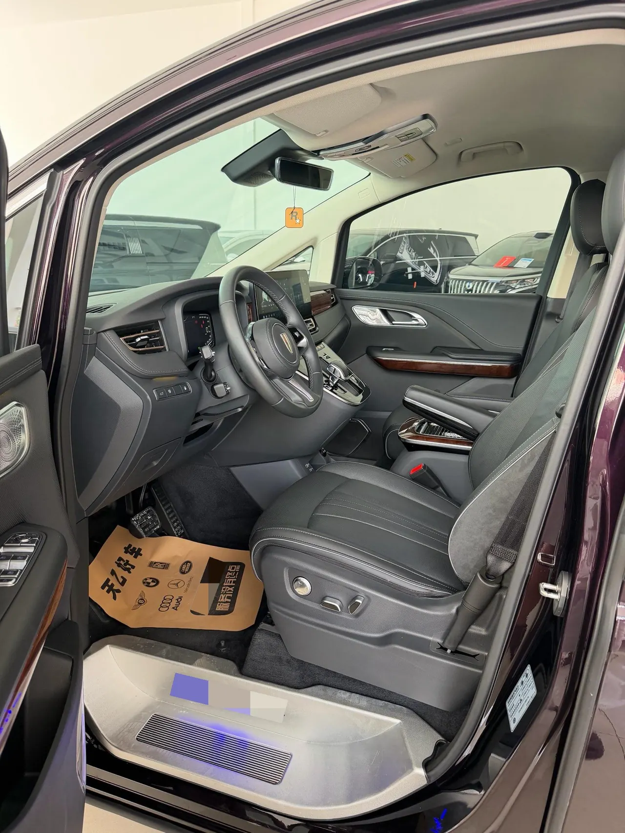 HongQi 2024 HQ9 PHEV 2.0T 4-wheel drive deluxe automatic gear 4
