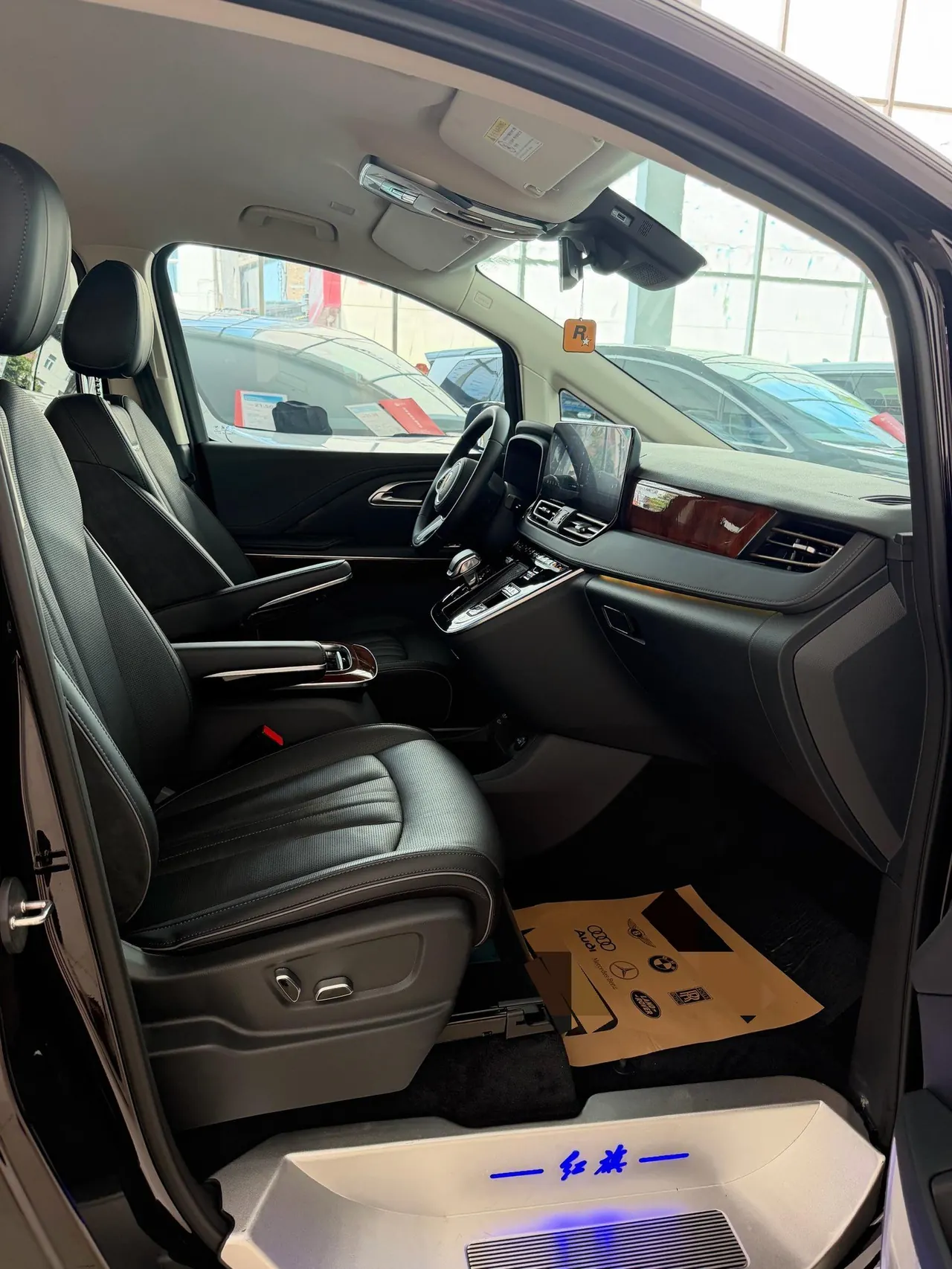 HongQi 2024 HQ9 PHEV 2.0T 4-wheel drive deluxe automatic gear 6