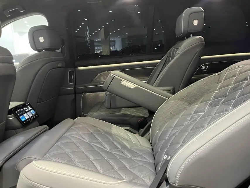 NIO 2026 ES8 6‑Seater Executive Signature Edition Automatic Transmission 5