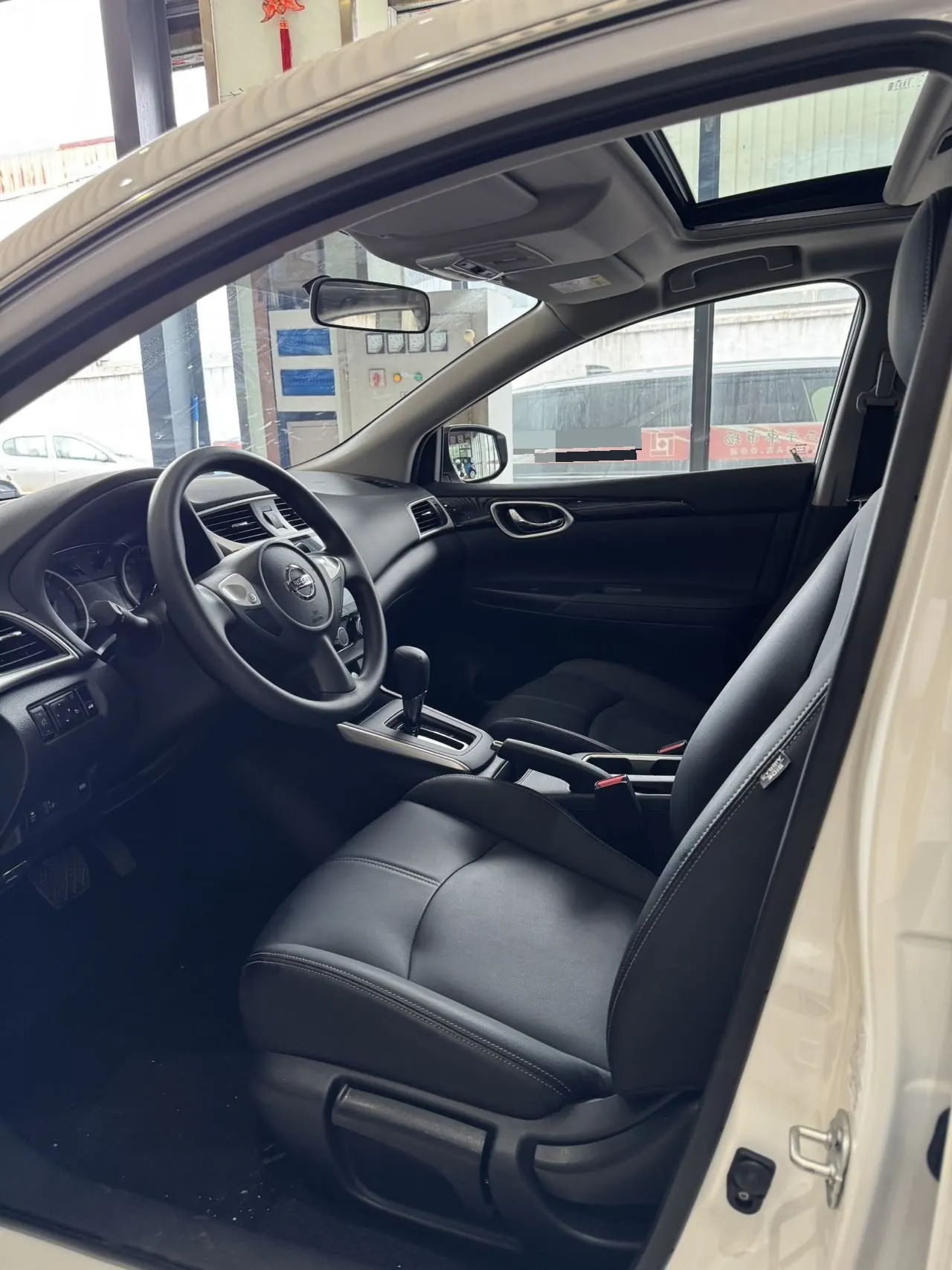 打开图片灯箱:Nissan 2026 Sylphy Classic 1.6 Stepless XE Comfortable Sunroof Edition Automatic Gear