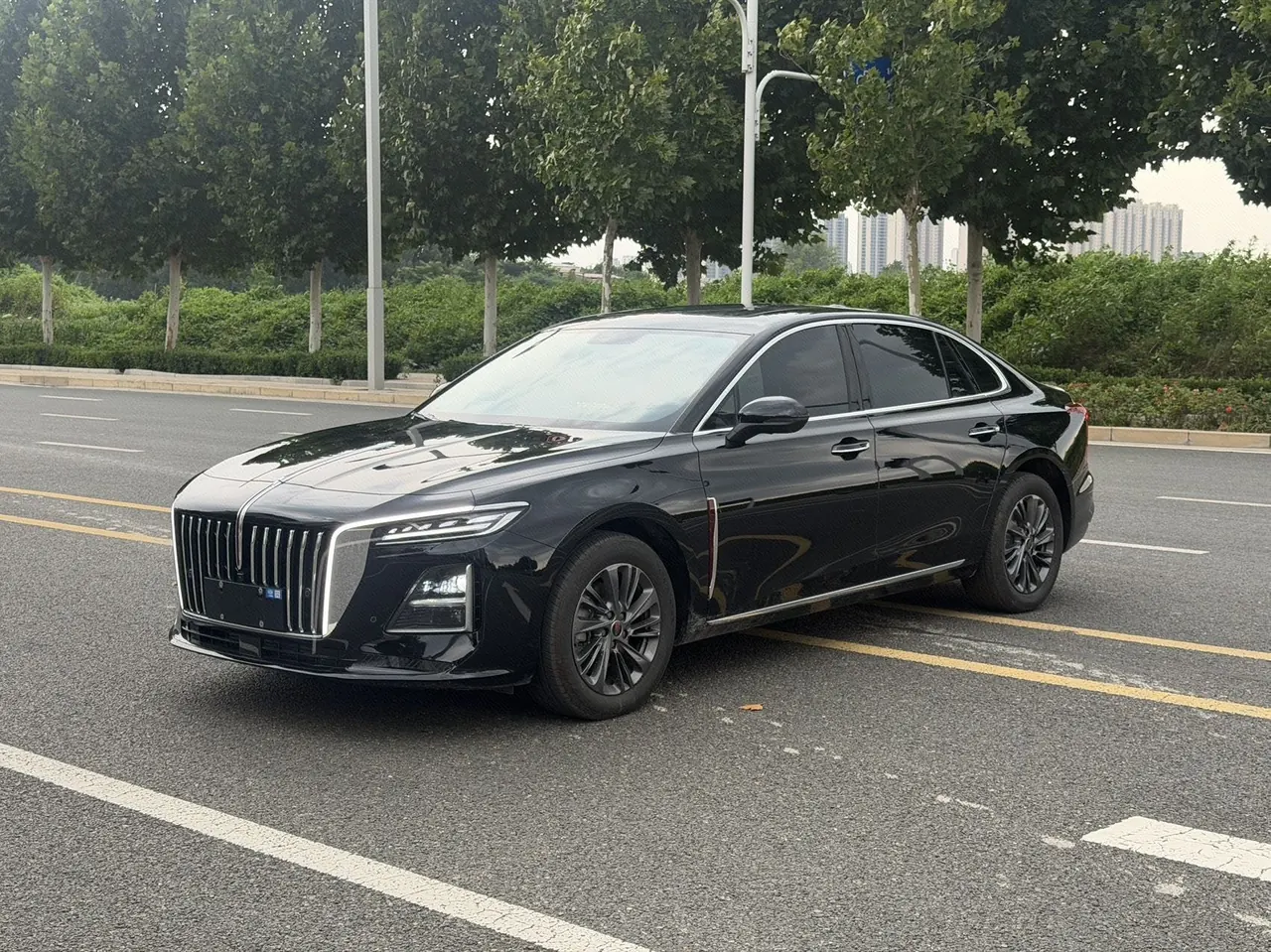 Open image lightbox: HongQi 2026 H5 1.5T Flag Rhyme Pro Edition Automatic Gear
