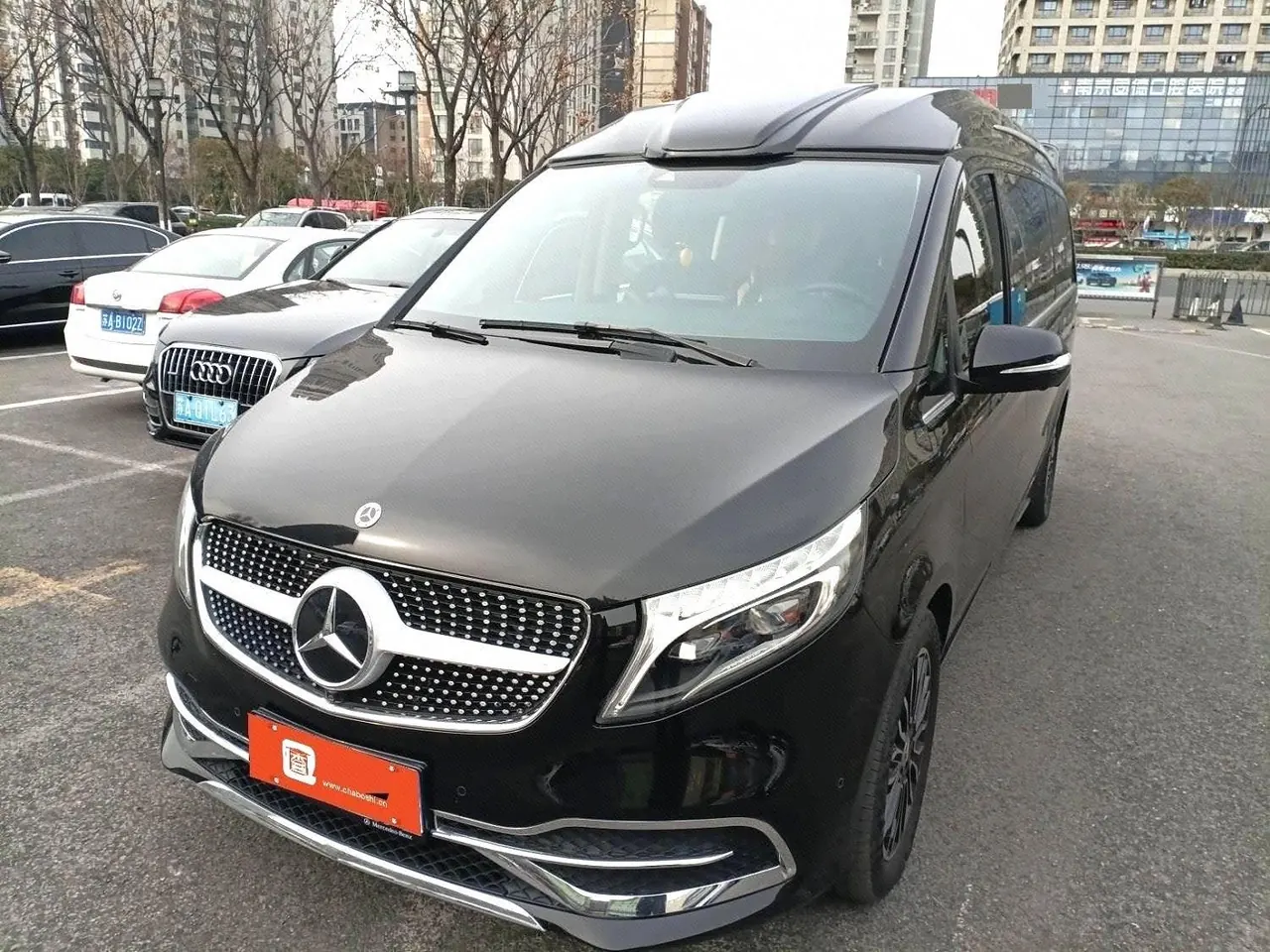 Open image lightbox: Mercedes Benz V 2022V 260 L 2.0T Deluxe Edition Automatic Gear