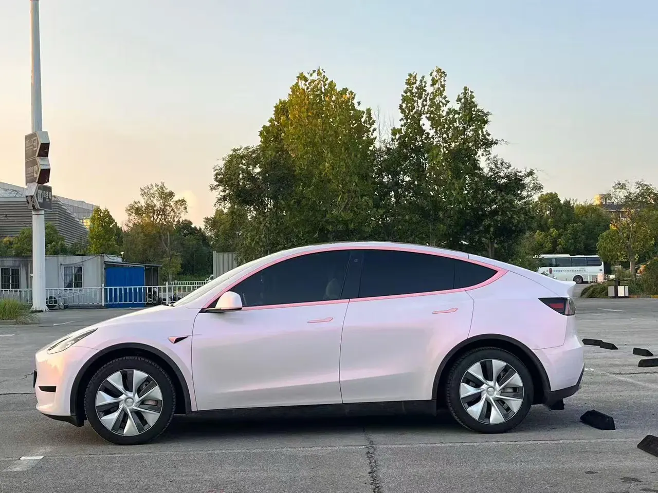 Tesla 2022 Model Y rear-wheel drive version (facelift) automatic gear 4