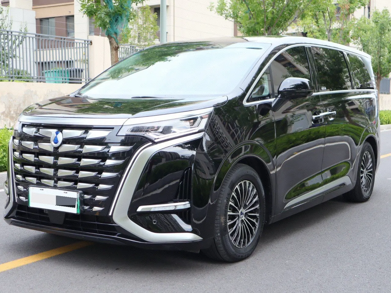 Open image lightbox: Denza 2022 Denza D9 DM-i 1.5T stepless 970 four-wheel drive flagship automatic gear