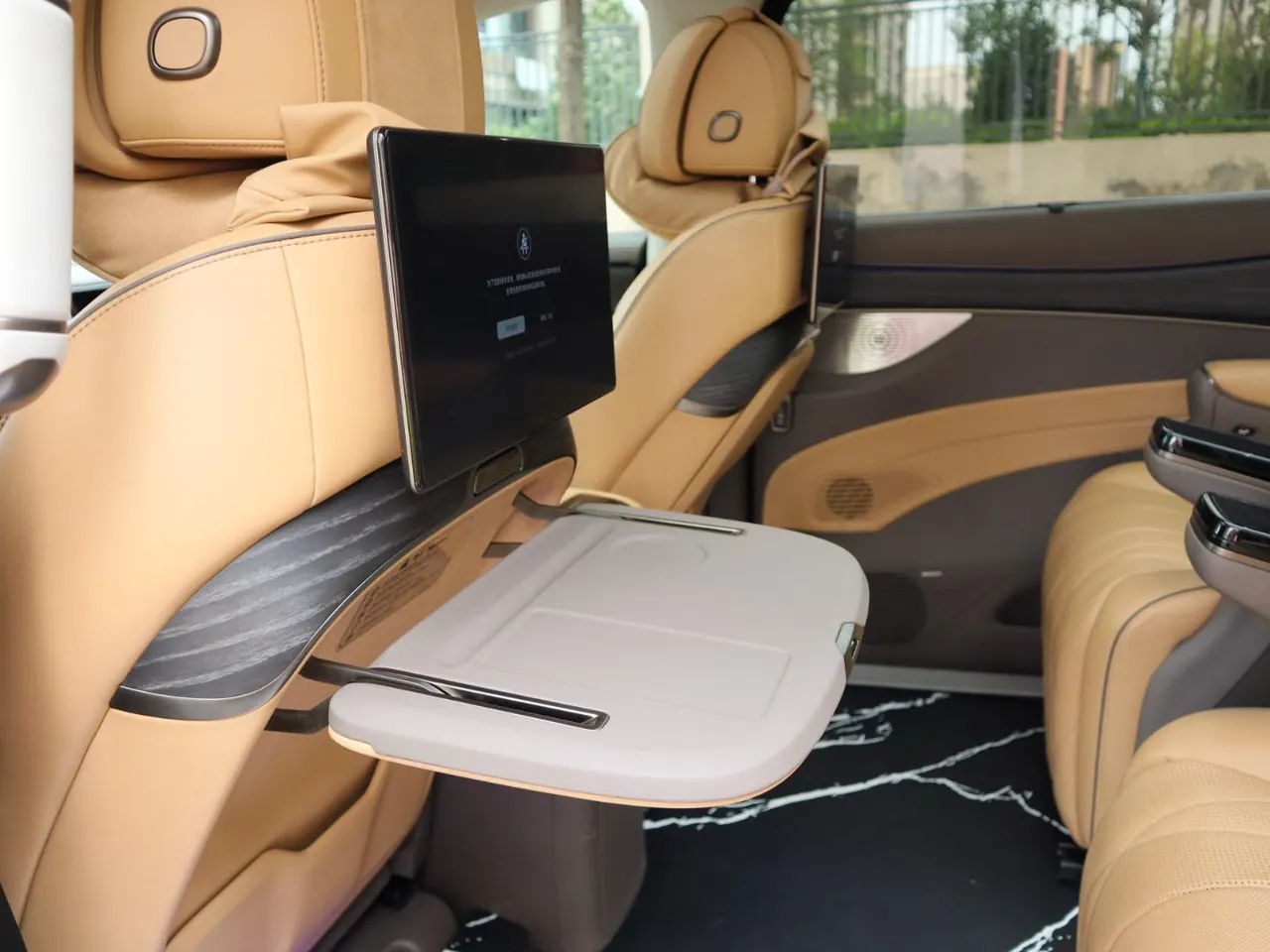Denza 2022 Denza D9 DM-i 1.5T stepless 970 four-wheel drive flagship automatic gear 13