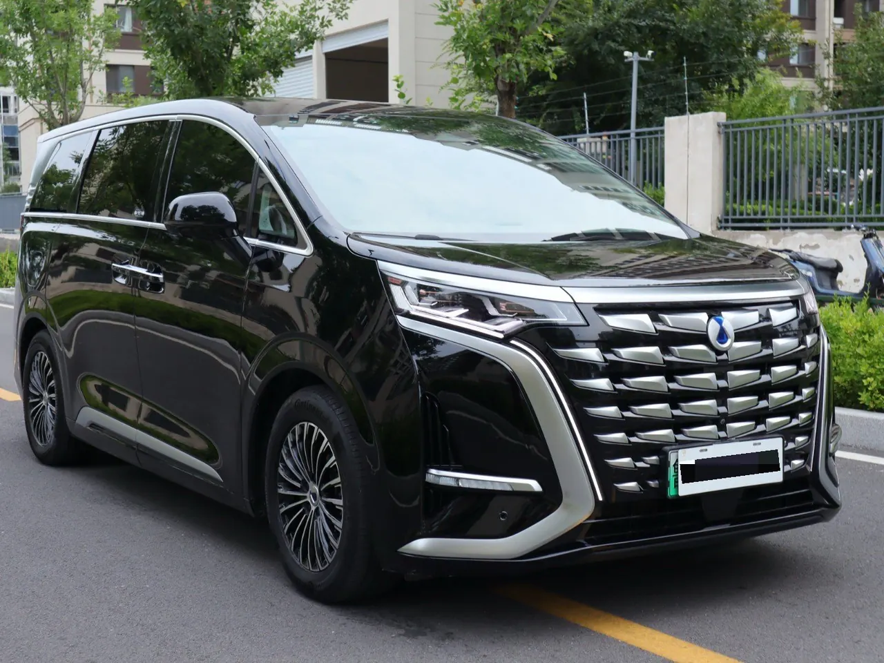 Denza 2022 Denza D9 DM-i 1.5T stepless 970 four-wheel drive flagship automatic gear 3