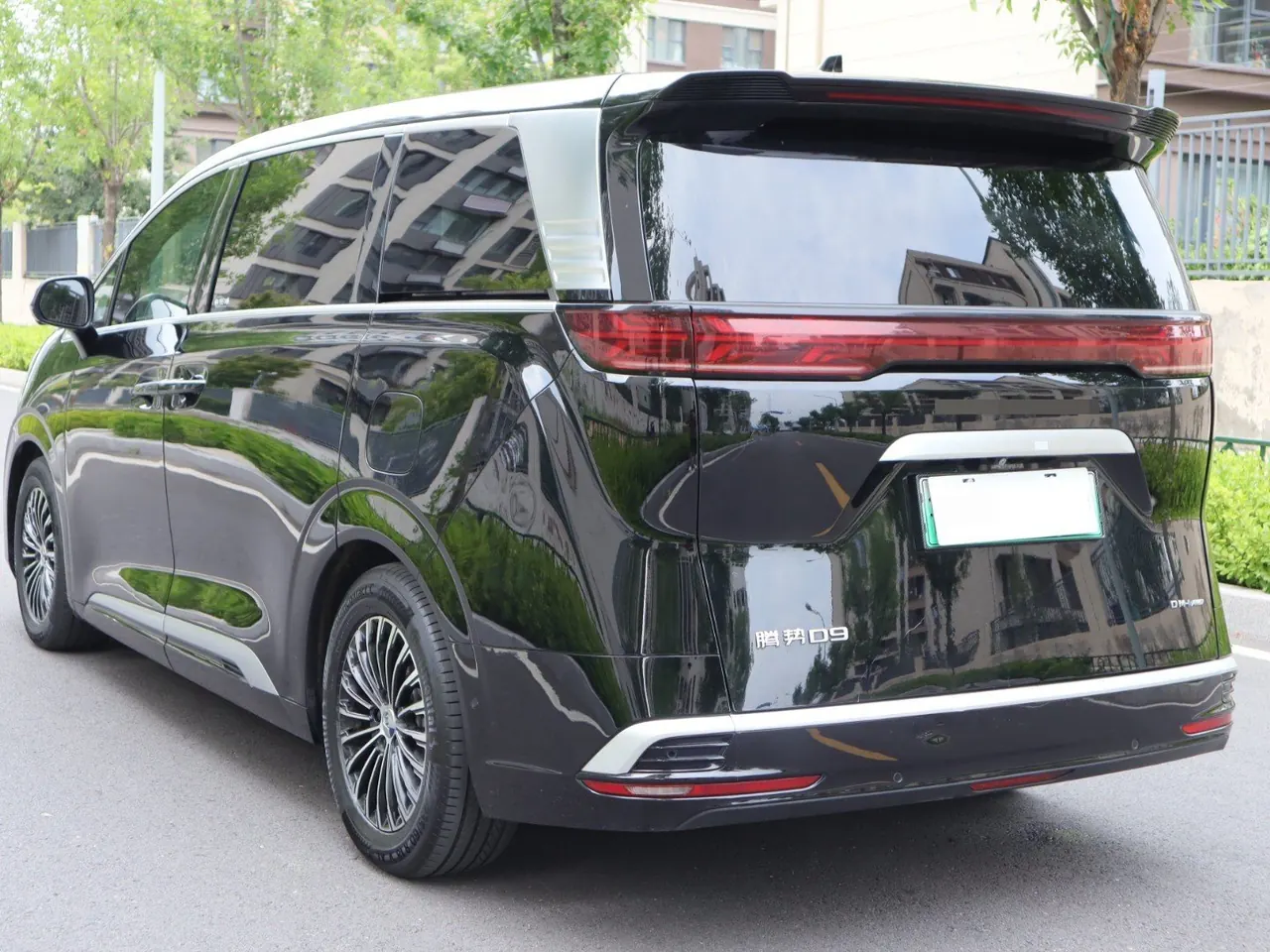 Denza 2022 Denza D9 DM-i 1.5T stepless 970 four-wheel drive flagship automatic gear 6