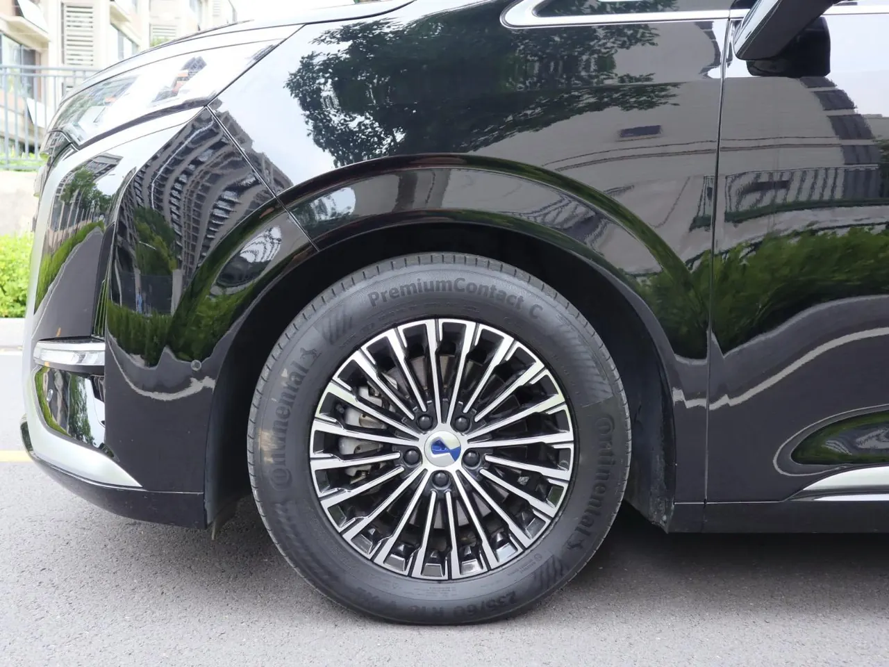 Denza 2022 Denza D9 DM-i 1.5T stepless 970 four-wheel drive flagship automatic gear 7
