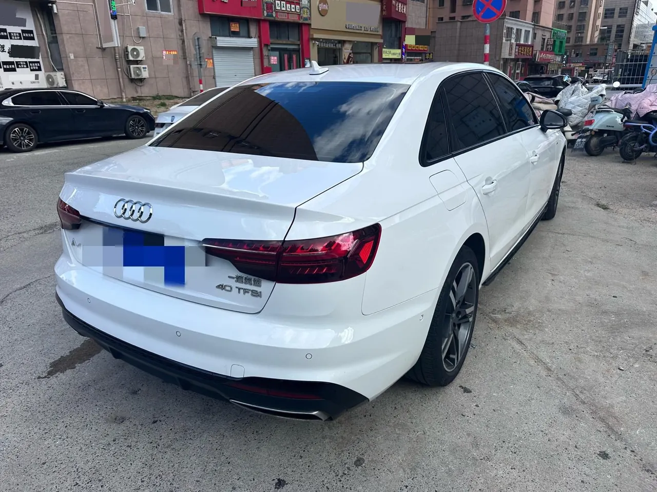 Audi 2022 A4L 2.0TFSI 40TFSI Deluxe Dynamic Automatic 2