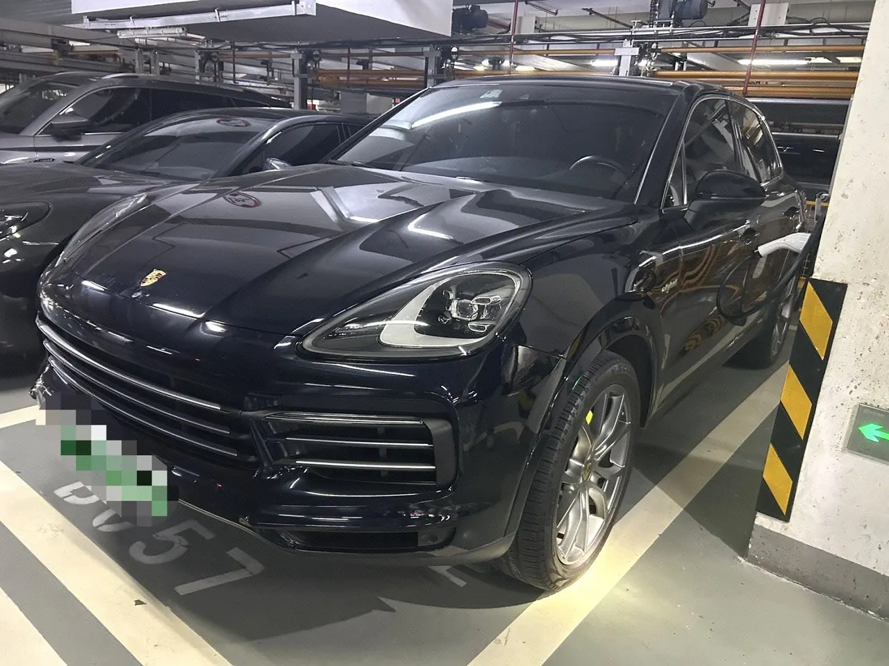Porsche Cayenne New Energy (Imported) 2021 Cayenne Oil and Electric Hybrid 2.0T Automatic Gear - View 1