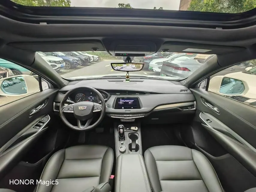 Cadillac 2020 XT4 2.0T 28T Two-Drive Leading Automatic Gear 6
