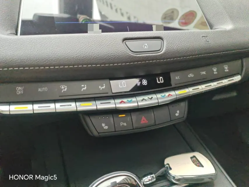 Cadillac 2020 XT4 2.0T 28T Two-Drive Leading Automatic Gear 9