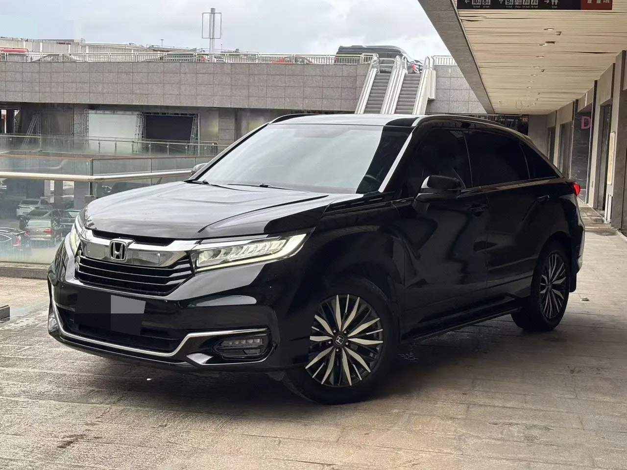 Open image lightbox: Honda 2020 crown road 2.0T 370TURBO four-wheel drive exclusive edition two-color automatic gear