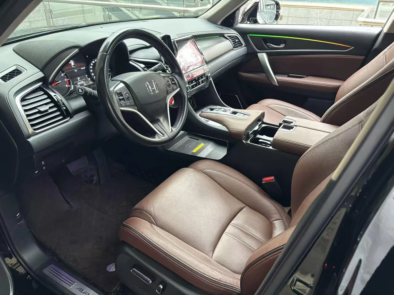 Honda 2020 crown road 2.0T 370TURBO four-wheel drive exclusive edition two-color automatic gear 4