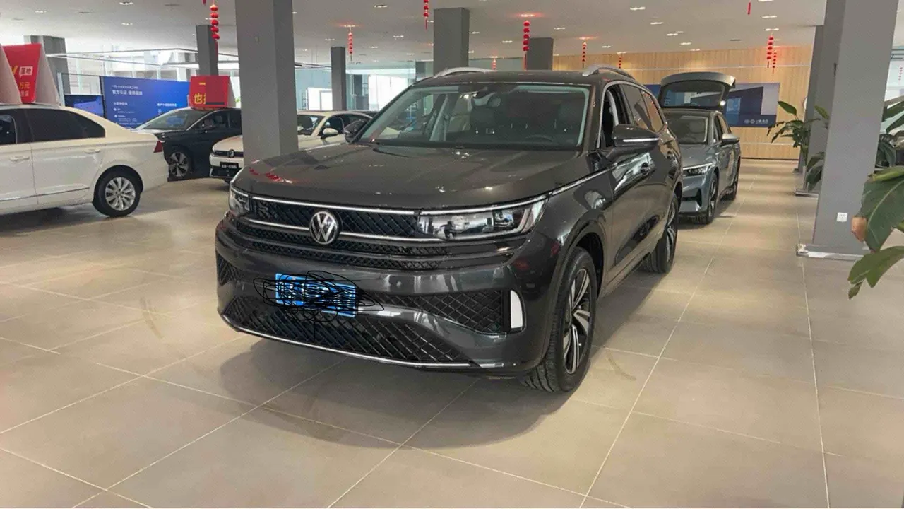 打开图片灯箱:Volkswagen 2024 model tour R-Line 2.0TSI 380TSI four-wheel drive parade all-round automatic transmission