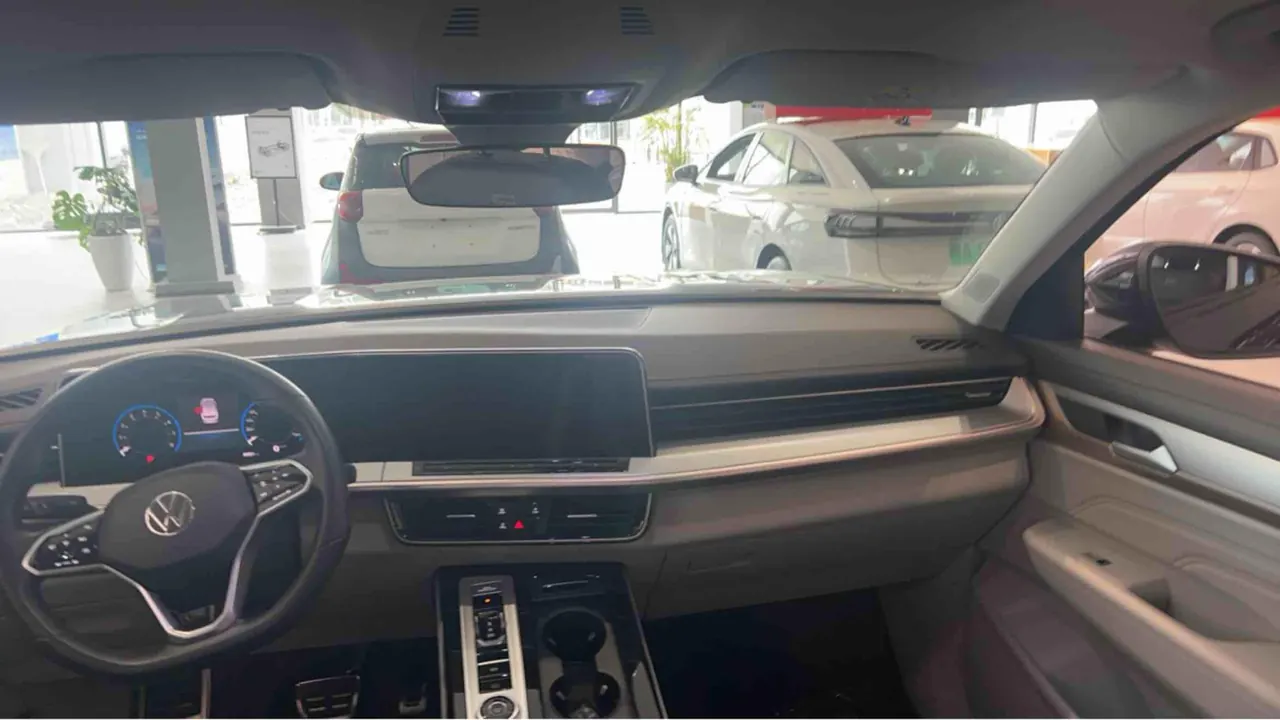 Volkswagen 2024 model tour R-Line 2.0TSI 380TSI four-wheel drive parade all-round automatic transmission 5