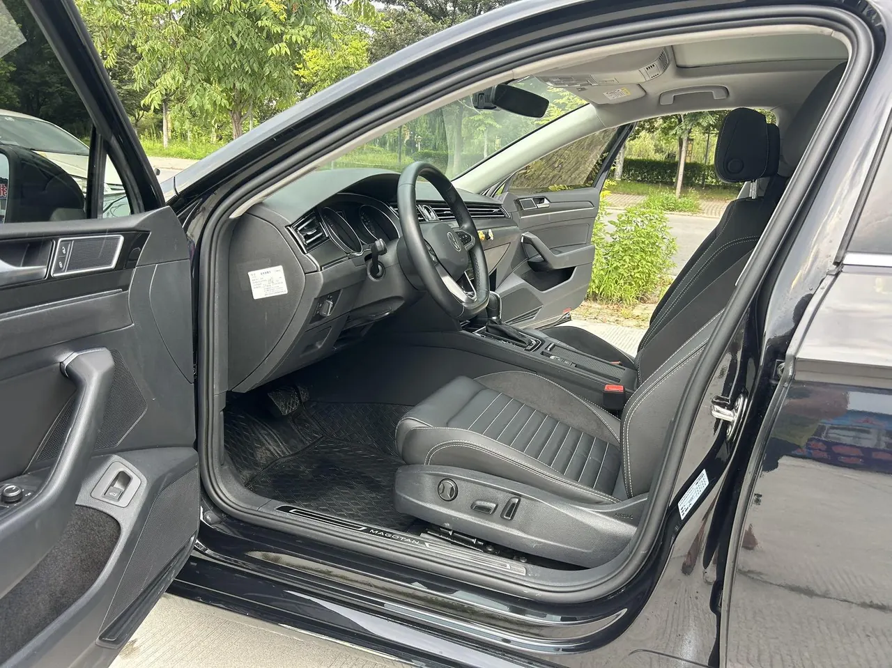 Volkswagen 2020 Magotan 2.0TSI 330TSI luxury automatic transmission 4