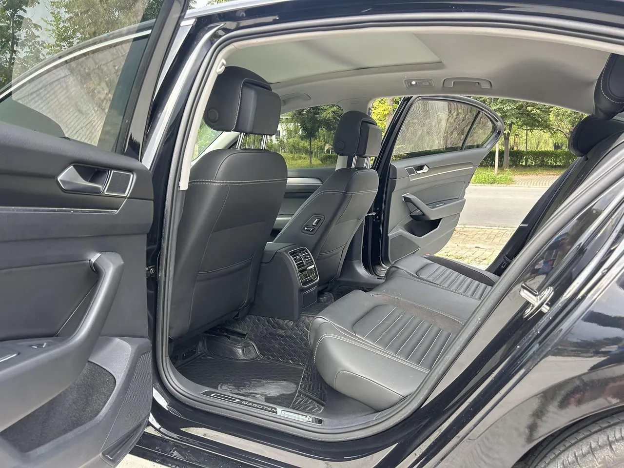 Volkswagen 2020 Magotan 2.0TSI 330TSI luxury automatic transmission 6