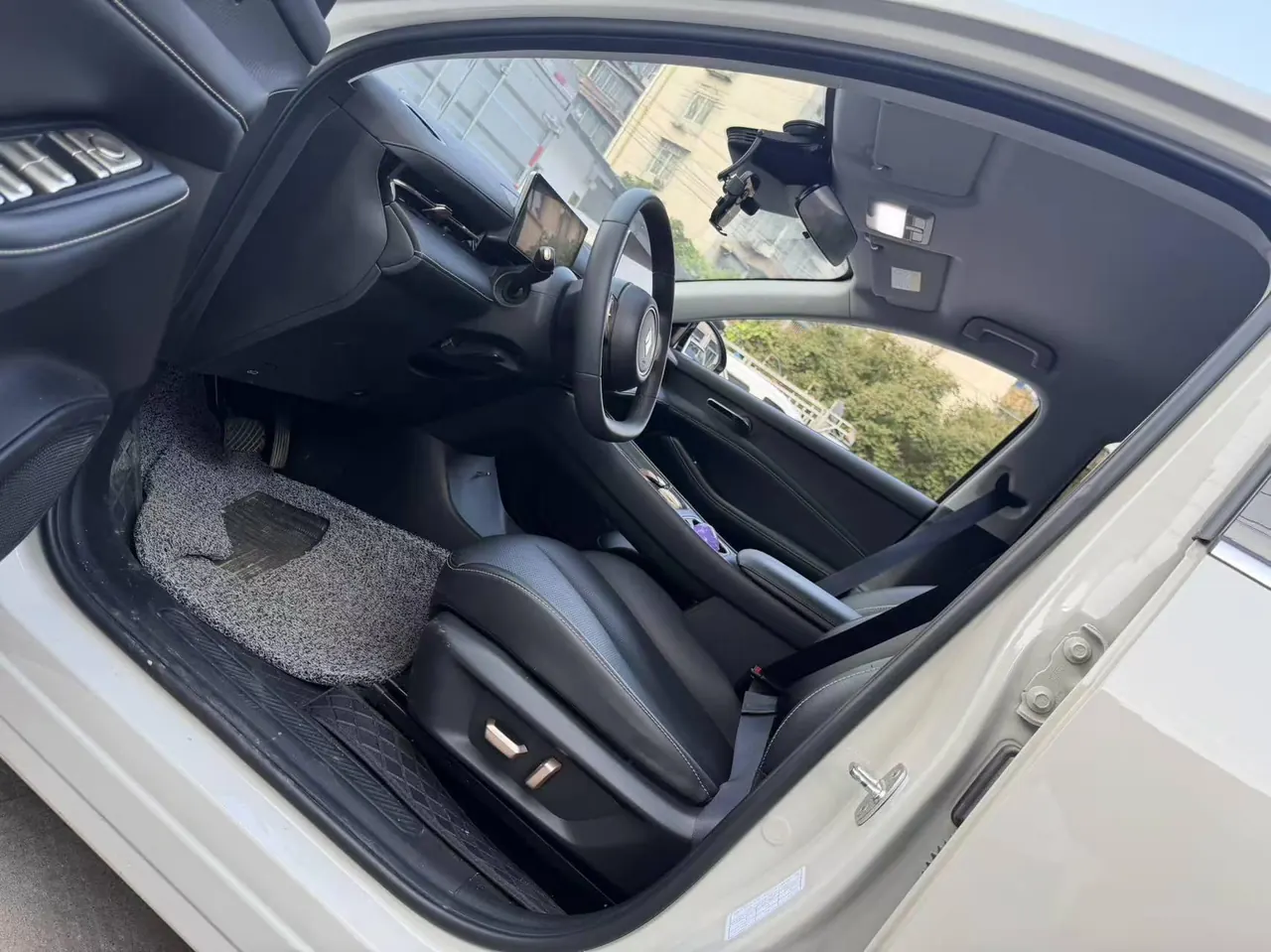 BaoJun 2024 Cloud Sea 500km Pure Electric Edition Automatic Gear 3