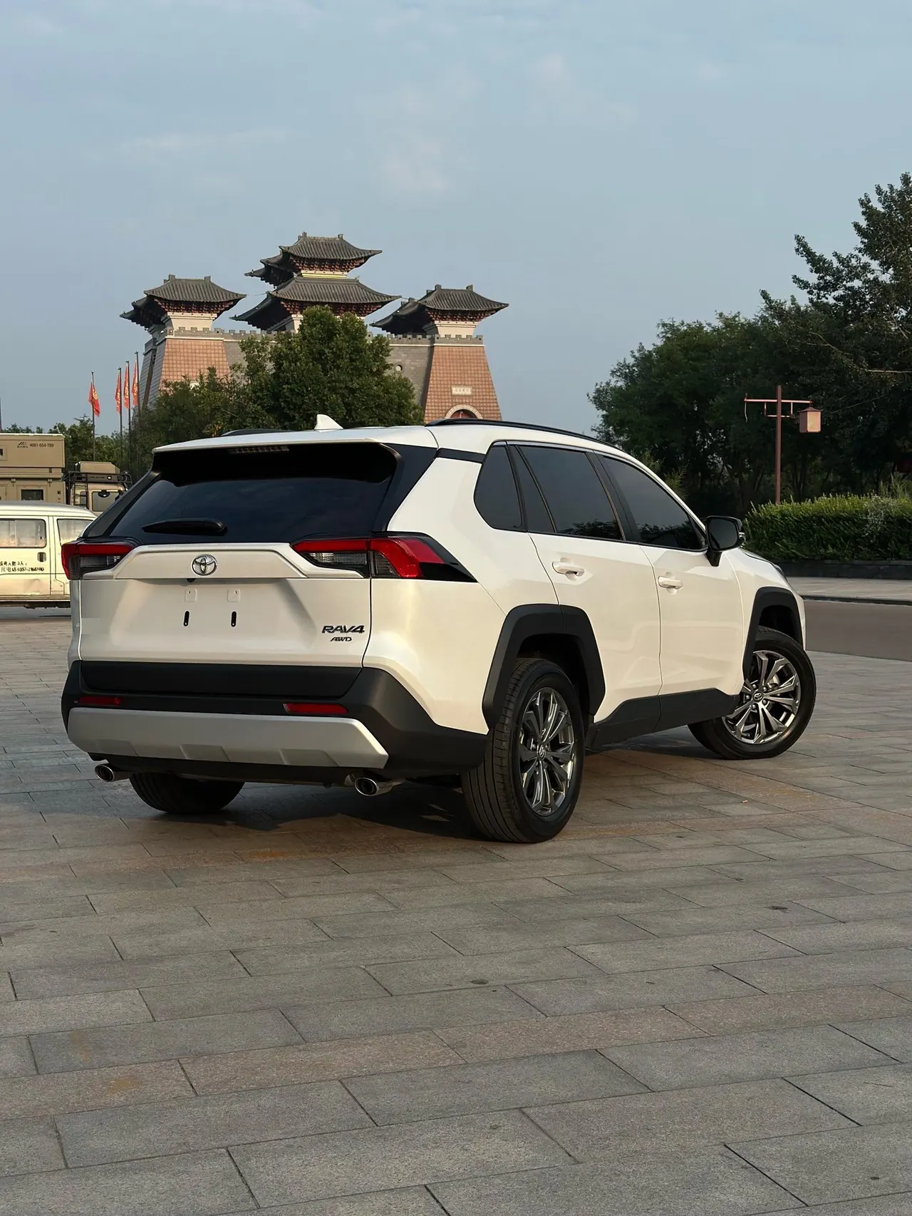 Toyota 2024 RAV4 Rongfong 2.0 Stepless Four-wheel Drive Adventure Plus Edition Automatic Gear 2