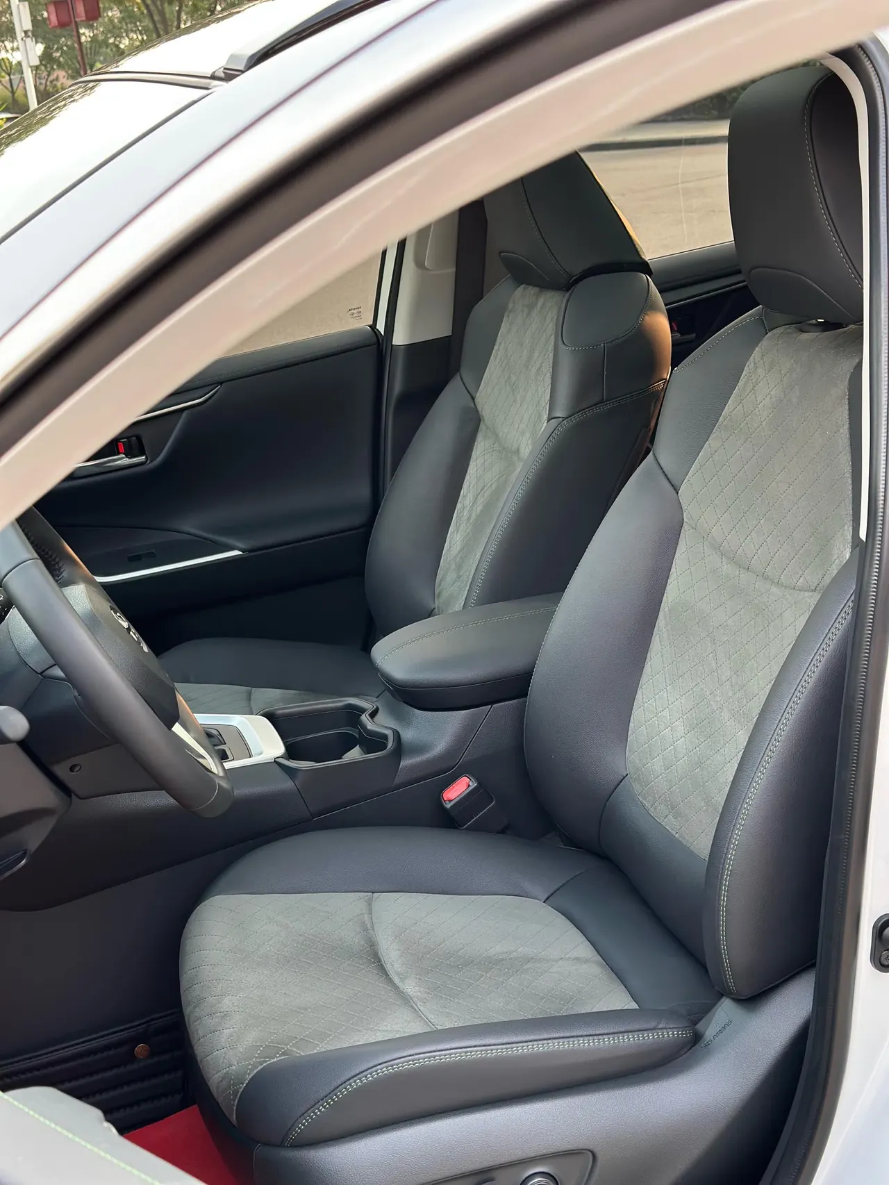 Toyota 2024 RAV4 Rongfong 2.0 Stepless Four-wheel Drive Adventure Plus Edition Automatic Gear 4
