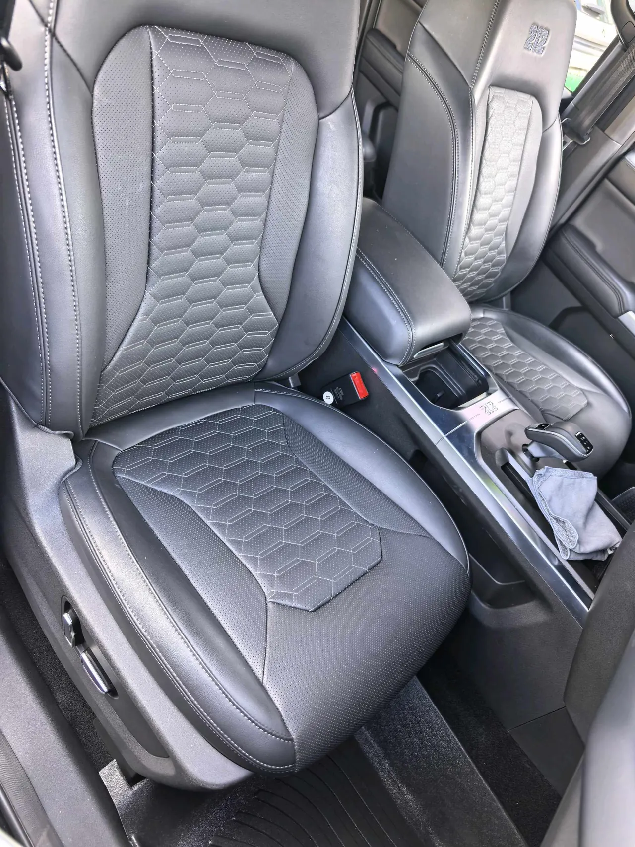 212 2024 T01 2.0T Explorer Automatic 3
