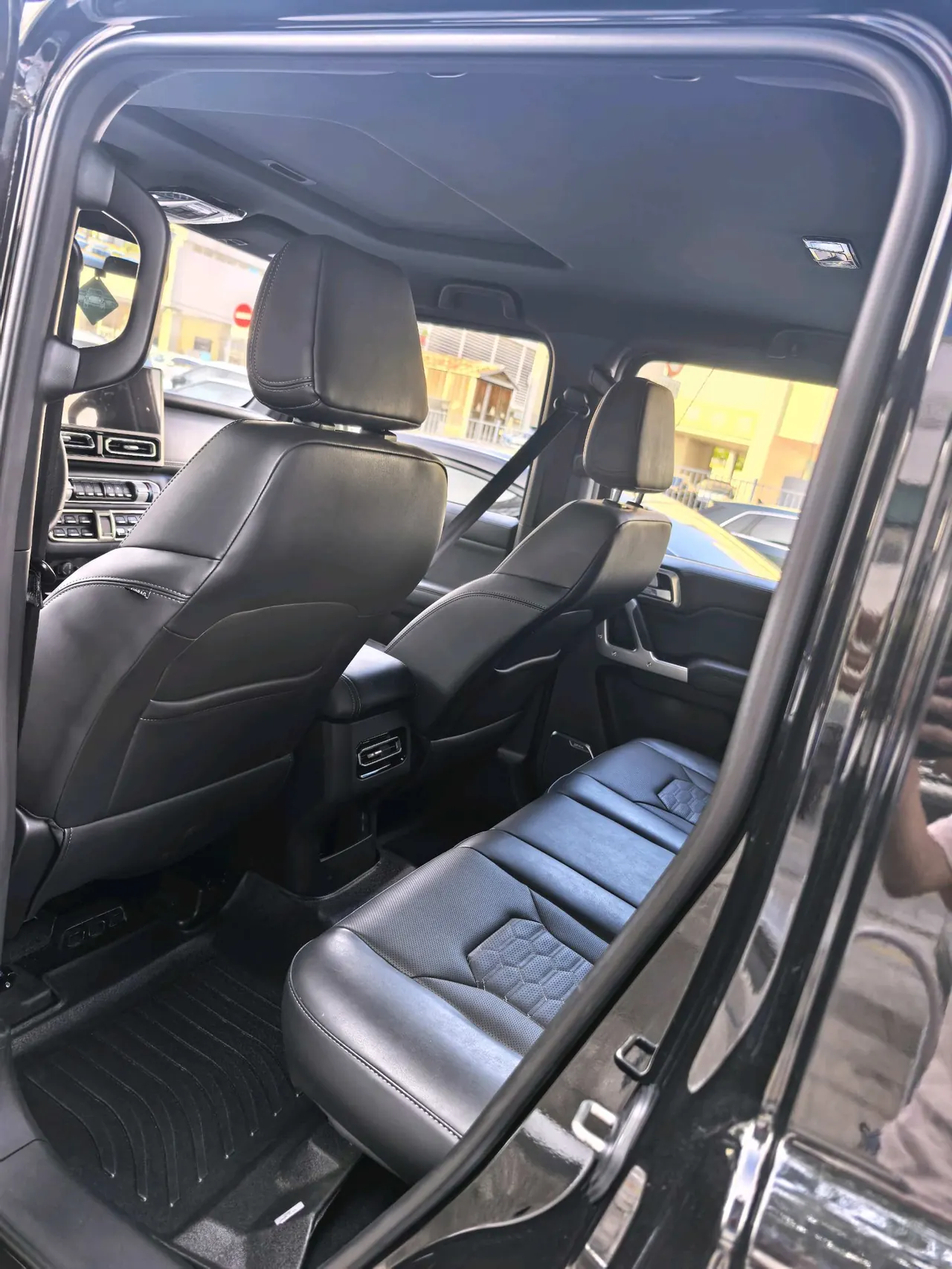 212 2024 T01 2.0T Explorer Automatic 9