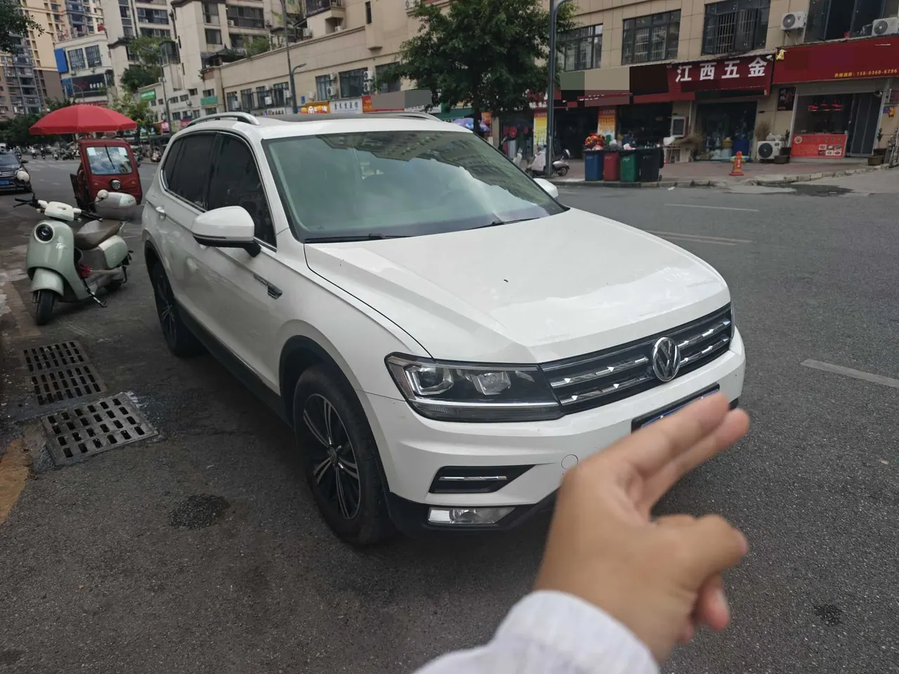 Volkswagen 2020 Tiguan L 2.0TSI 330TSI Two-Drive Panoramic Comfort Edition Automatic Gear 3