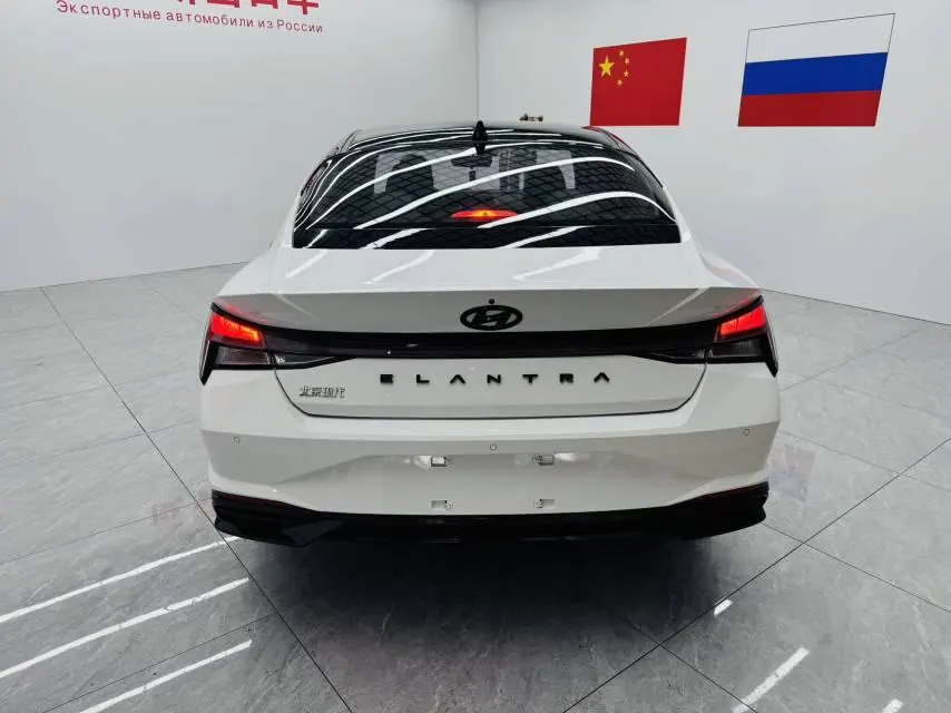 Hyundai 2023 Elantra -3-compartment 1.5 stepless LUX premium automatic gear 10