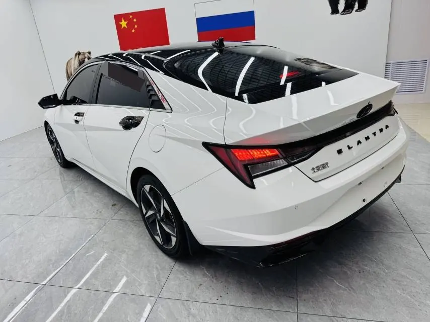 Hyundai 2023 Elantra -3-compartment 1.5 stepless LUX premium automatic gear 11